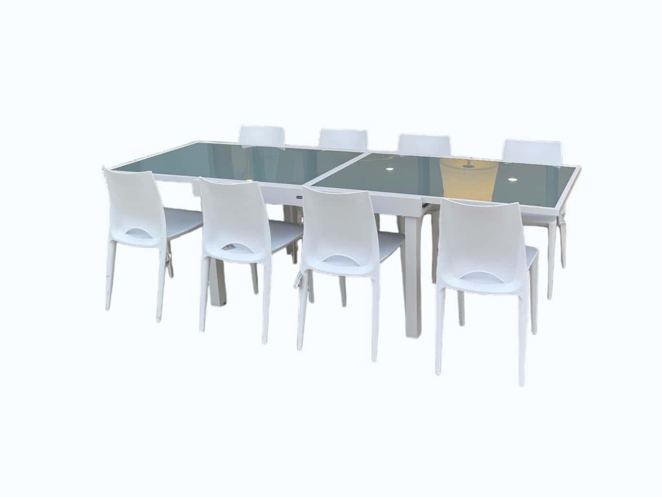 Table EOS extensible 135/270x90cm en aluminium blanc avec plateau en verre gris, idéale pour repas conviviaux.
