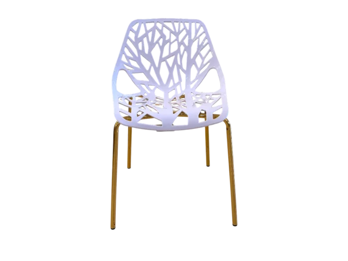 Chaise design blanche LUKAS avec structure en plastique inspirée de branches d'arbre, pieds en bois naturel, idéale pour une décoration moderne et épurée.