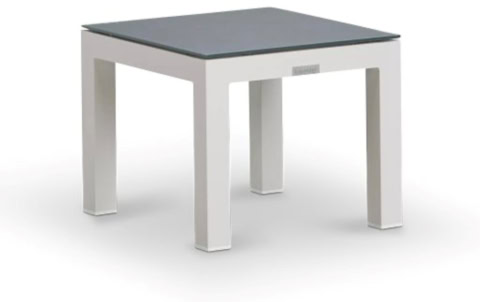 Chaise minimaliste blanche avec dessus en verre noir, style contemporain, parfait pour salon ou terrasse, meuble élégant et pratique, facile à entretenir, décoration intérieure, mobilier design.