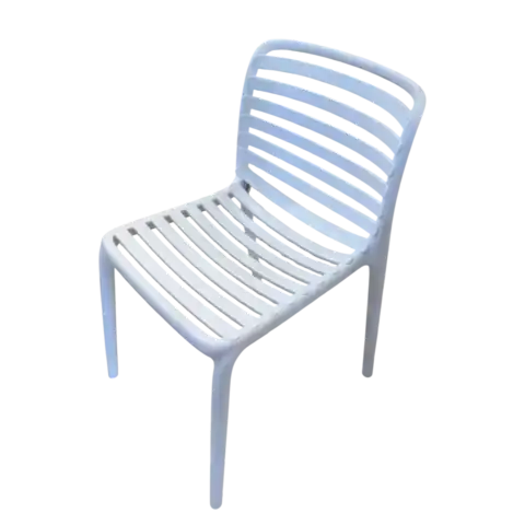 Chaise de repas en polypropylène blanc, idéale pour la terrasse ou le jardin, résistante aux intempéries et facile à entretenir, parfaite pour un mobilier moderne et pratique.