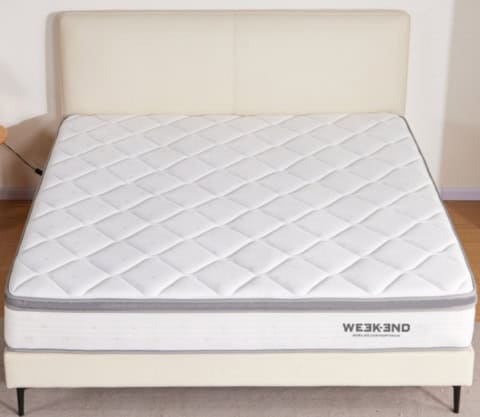 Matelas confortable pour week-end reposant, idéale pour invités ou chambre d'amis, avec confort optimal et support orthopédique, parfait pour un sommeil réparateur.