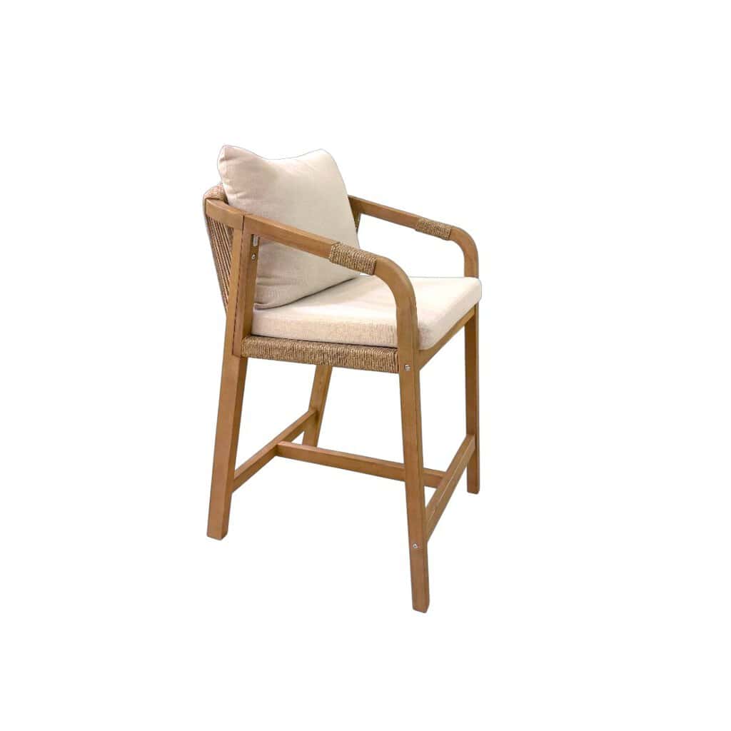 Chaise de bar Manado en bois avec coussin beige, idéale pour un coin détente ou un bar.