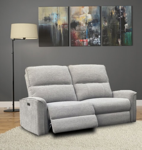 Sofa gris relaxation avec méridienne et peinture abstraite.