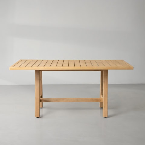 Une table en bois épuré et moderne, idéale pour votre espace de vie, salle à manger ou terrasse, apportant convivialité et style naturel pour toutes vos occasions.