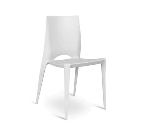 Chaise moderne en plastique blanc, idéale pour la décoration contemporaine, idéale pour un salon ou une salle à manger.