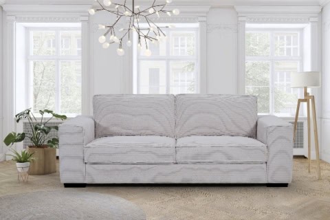 Un canapé blanc lumineux dans un salon élégant avec lumière naturelle, décoration intérieure raffinée, idéal pour un ambiance cocooning et détente pendant le week-end.