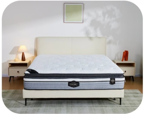 Lit double avec matelas de qualité, ambiance cosy, décoration minimaliste, idéal pour un week-end détente et bien-être.