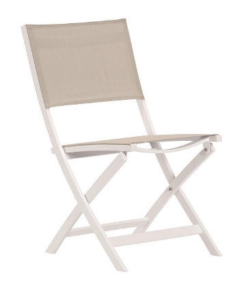 Chaise repas pliante en aluminium blanc avec toile cappuccino, idéale pour terrasse ou repas d'été. Légère, pratique et élégante, parfaite pour un aménagement intérieur ou extérieur.