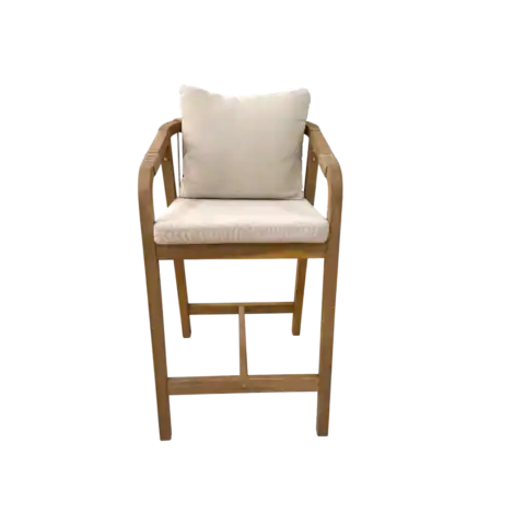 Chaise de bar MANADO en bois avec coussin blanc, idéale pour un espace extérieur ou intérieur élégant. Conçue pour le confort et la durabilité, cette chaise allie style naturel et fonctionnalité.