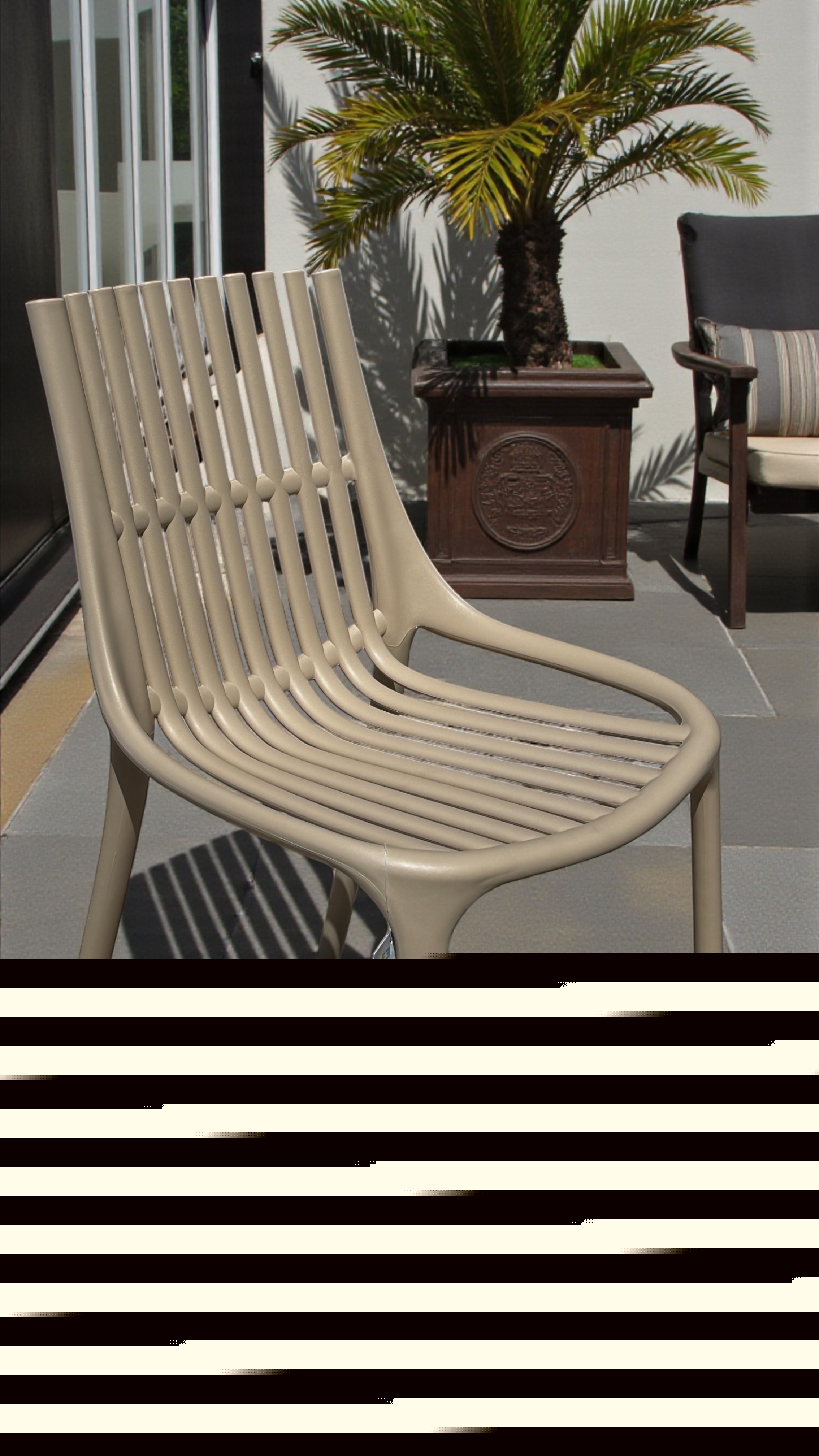 Chaise de jardin cappuccino en plastique avec lattes en extérieur, idéale pour un espace extérieur élégant et confortable. Parfaite pour profiter du soleil dans un cadre moderne et accueillant.