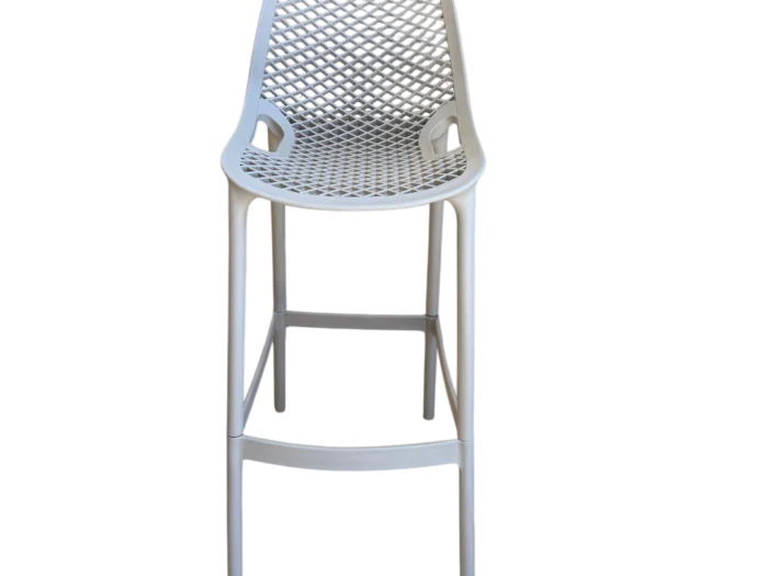 Chaise de bar taupe KANGA en plastique résistant, idéale pour un espace de détente moderne et élégant. Parfaite pour les bars, terrasses ou cuisines, combinant confort et style contemporain.