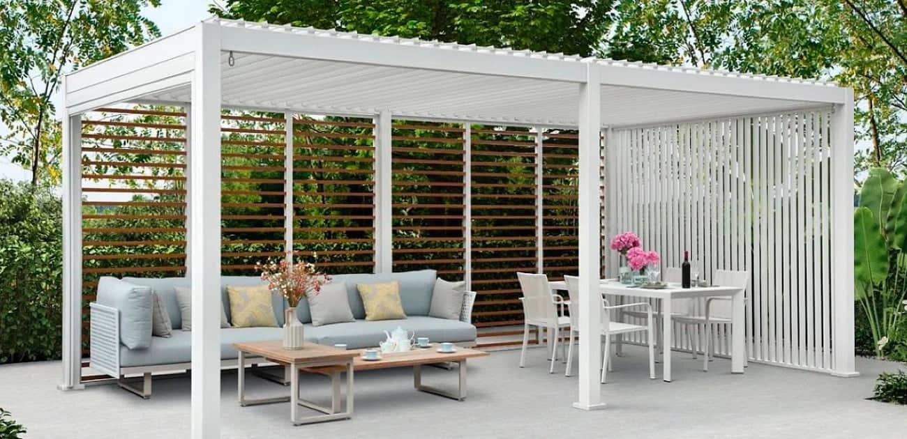 Modèle de pergola en bois et métal pour espace extérieur moderne, idéal pour une terrasse ou un jardin convivial, offrant confort et élégance pour vos moments de détente en plein air.