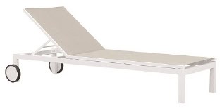 Transat de plage blanc, parfait pour la détente et les activités de plein air, idéal pour profiter du soleil et des vacances en famille ou entre amis.