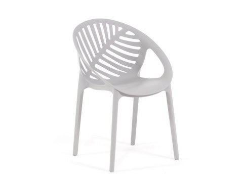 Chaise Leaf gris avec dossier en feuille ajourée, idéale pour un usage intérieur et extérieur, alliant design moderne et confort. Parfaite pour aménager un espace extérieur ou une salle de séjour.